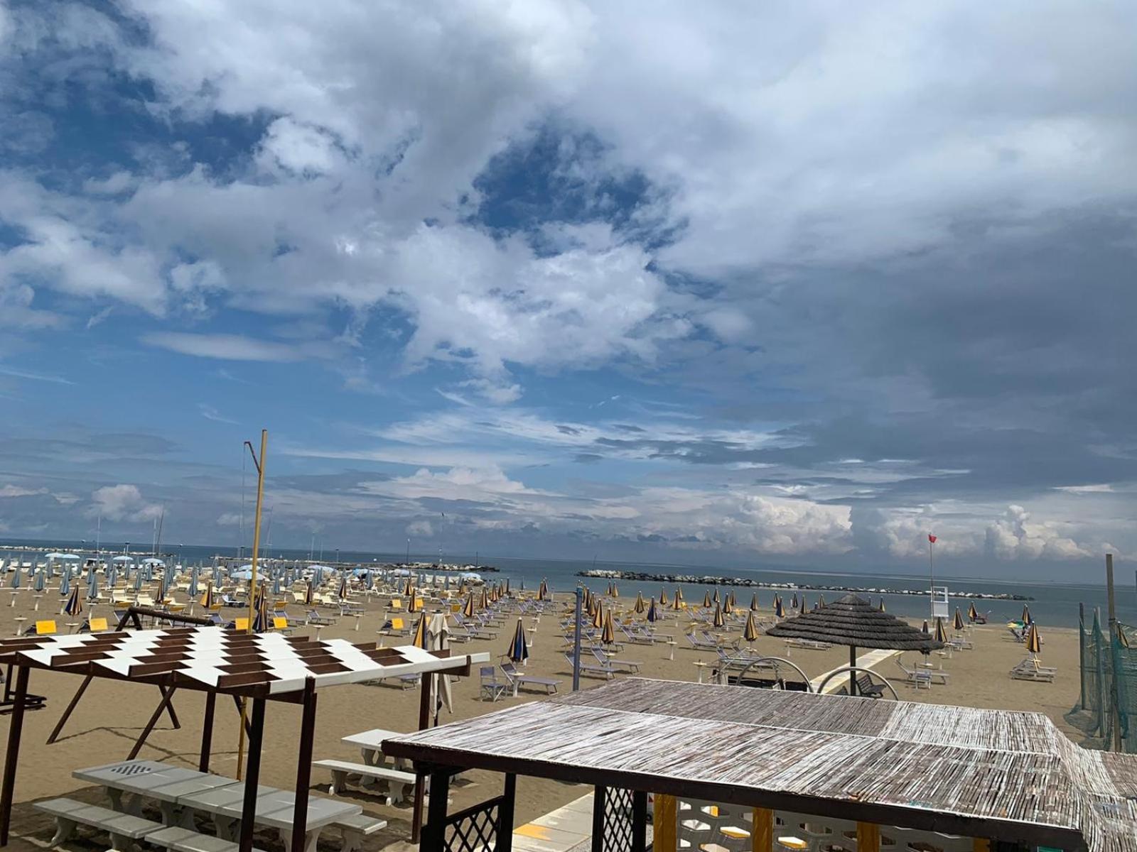 Hotel Acquamarina Viserba Rimini Bagian luar foto